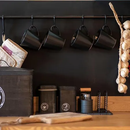 To Stefani Tis Makrinas Πανσιόν