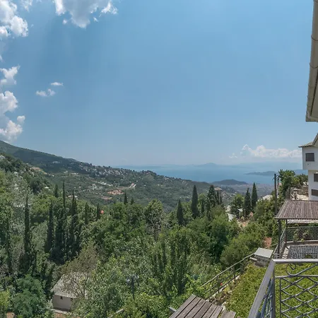 To Stefani Tis Makrinas Guest house 4*