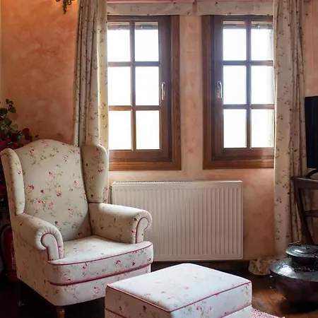 To Stefani Tis Makrinas 4*