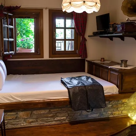 To Stefani Tis Makrinas 4*