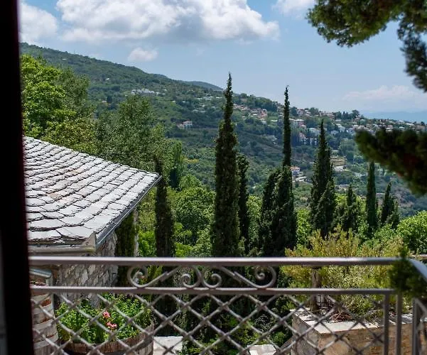 To Stefani Tis Makrinas Πανσιόν