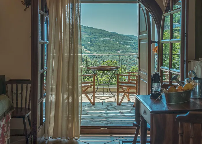 To Stefani Tis Makrinas Πανσιόν