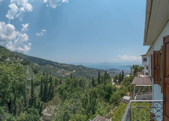 To Stefani Tis Makrinas Πανσιόν 4*