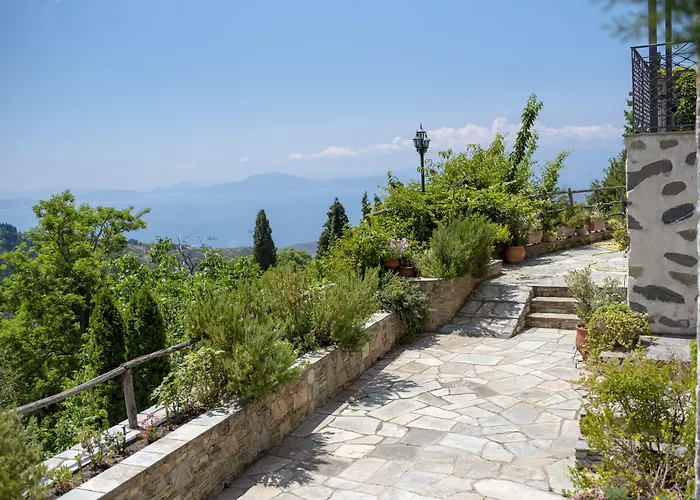 To Stefani Tis Makrinas Πανσιόν