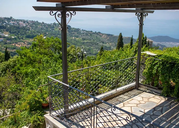 To Stefani Tis Makrinas Πανσιόν Μακρινίτσα