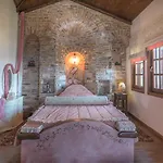 To Stefani Tis Makrinas 4*
