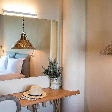 To Stefani Tis Makrinas 4*