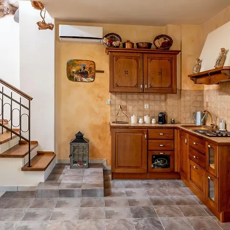 To Stefani Tis Makrinas Guest house 3*
