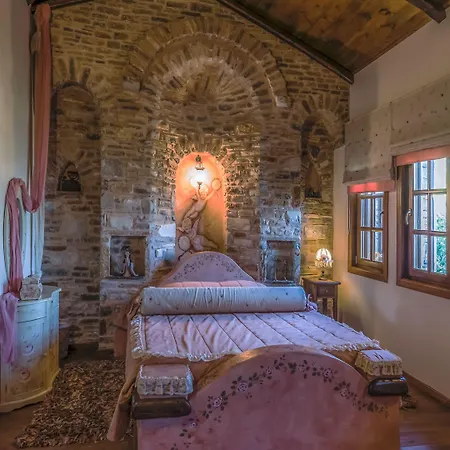 To Stefani Tis Makrinas 4*