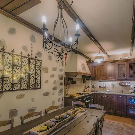 To Stefani Tis Makrinas Макринитса