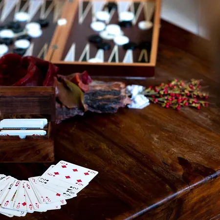 To Stefani Tis Makrinas 4*