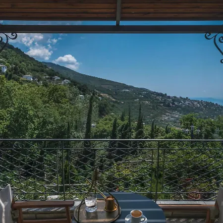 To Stefani Tis Makrinas Guest house 3*