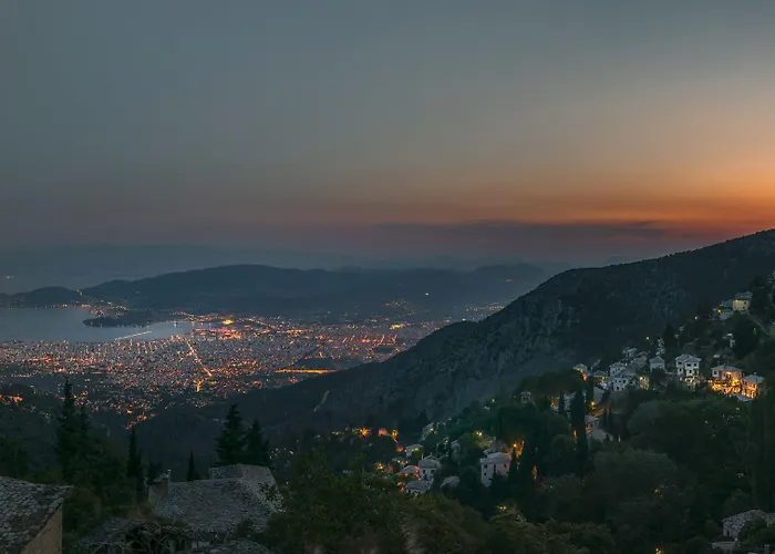 To Stefani Tis Makrinas 4*