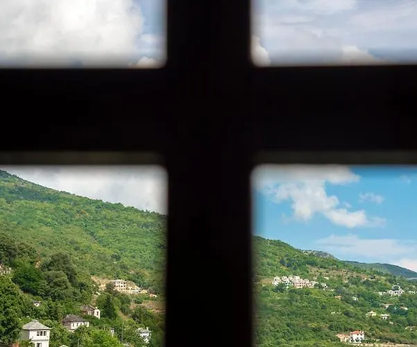 To Stefani Tis Makrinas